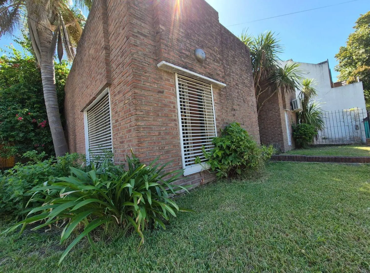 Casa 4 ambientes con cochera cubierta en Banfield Oeste 5