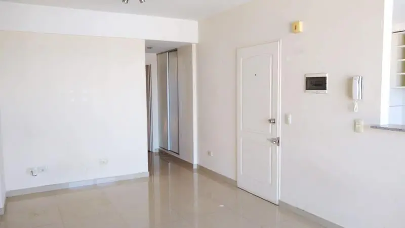 Excelente semipiso de 2 ambientes. Muy buena ubicación. - Banfield E. 1