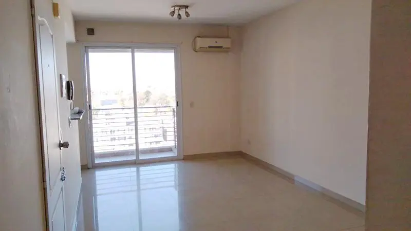 Excelente semipiso de 2 ambientes. Muy buena ubicación. - Banfield E. 5
