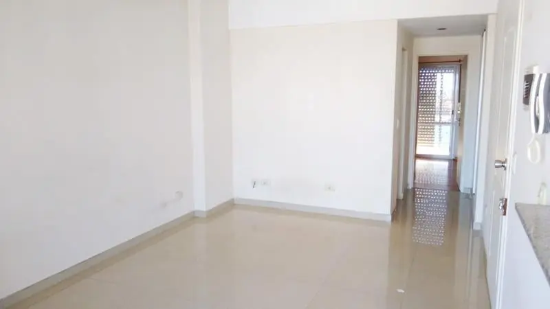 Excelente semipiso de 2 ambientes. Muy buena ubicación. - Banfield E. 4