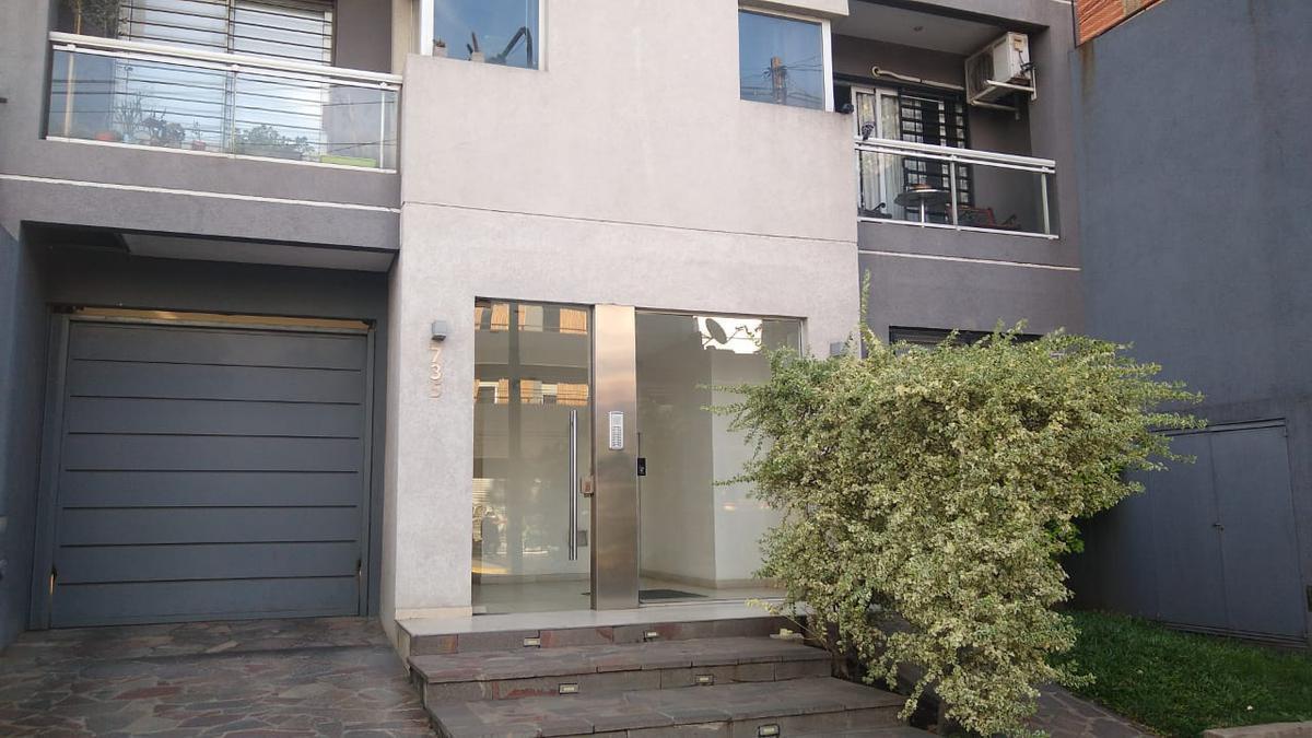 Excelente departamento de 3 Ambientes con cochera en excelente ubicación de Banfield Este