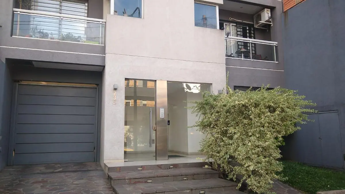 Excelente departamento de 3 Ambientes con cochera en excelente ubicación de Banfield Este 3