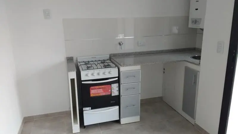 Excelente monoambiente alquilado. Ideal inversión. Banfield E. 4