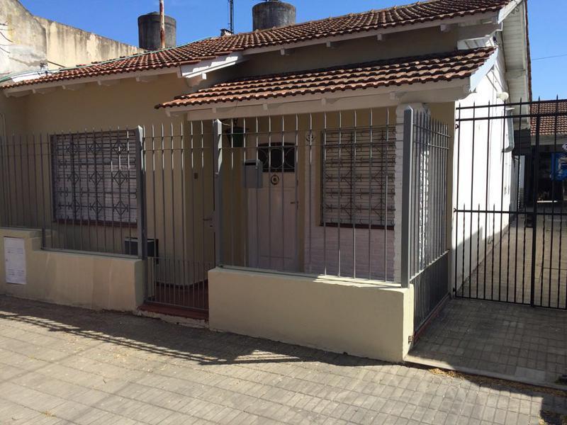 Casa 2 dorm c/posibilidad de cochera. Lomas E