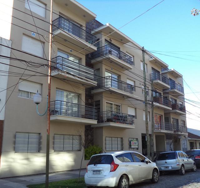 Muy buen 2 AMB en 1er Piso al contrafrente.- Banfield Este