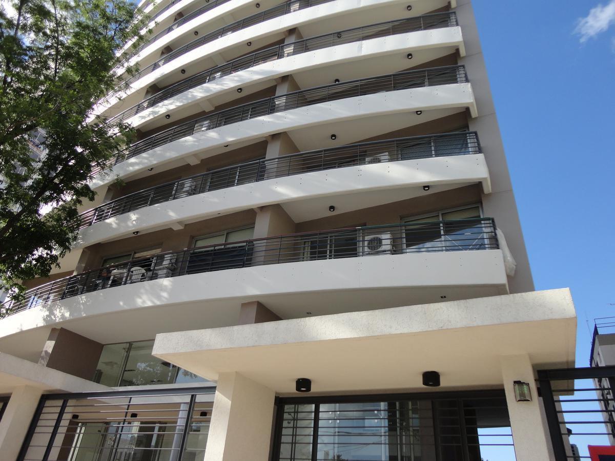 Excelente departamento de 2 ambientes al frente. Banfield E.-