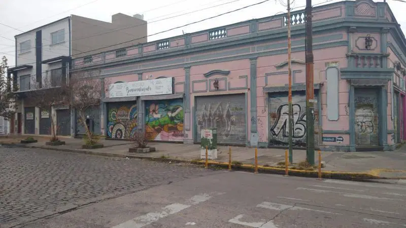 Excelente Local en centro de Banfield Este. 2