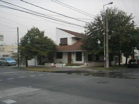 Chalet 3 Dormitorios. Excelente zona. Banfield E 4