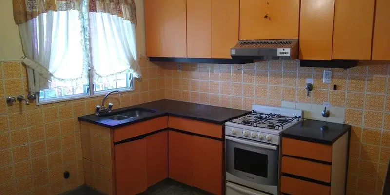 Chalet 3 Dormitorios. Excelente zona. Banfield E 8