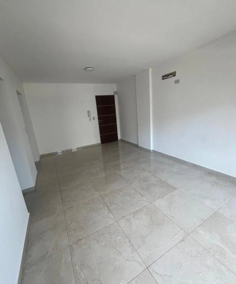 Excelente Departamento 2 ambientes en centro de Banfield Este 2