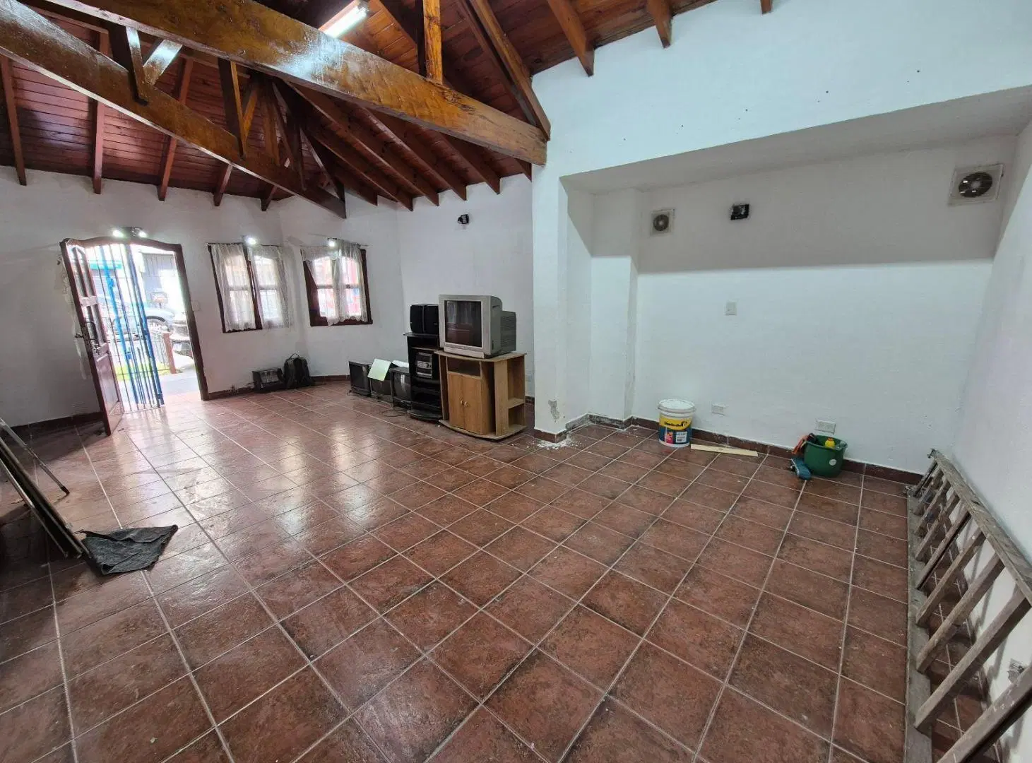 Alquiler Local Comercial en centro de Banfield Este 3