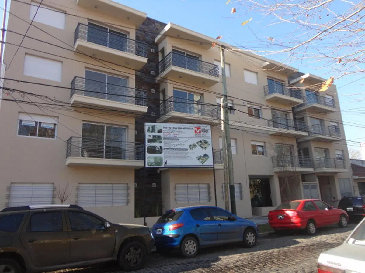 Excelente departamento de 2 ambientes al frente.- Banfield Este 3