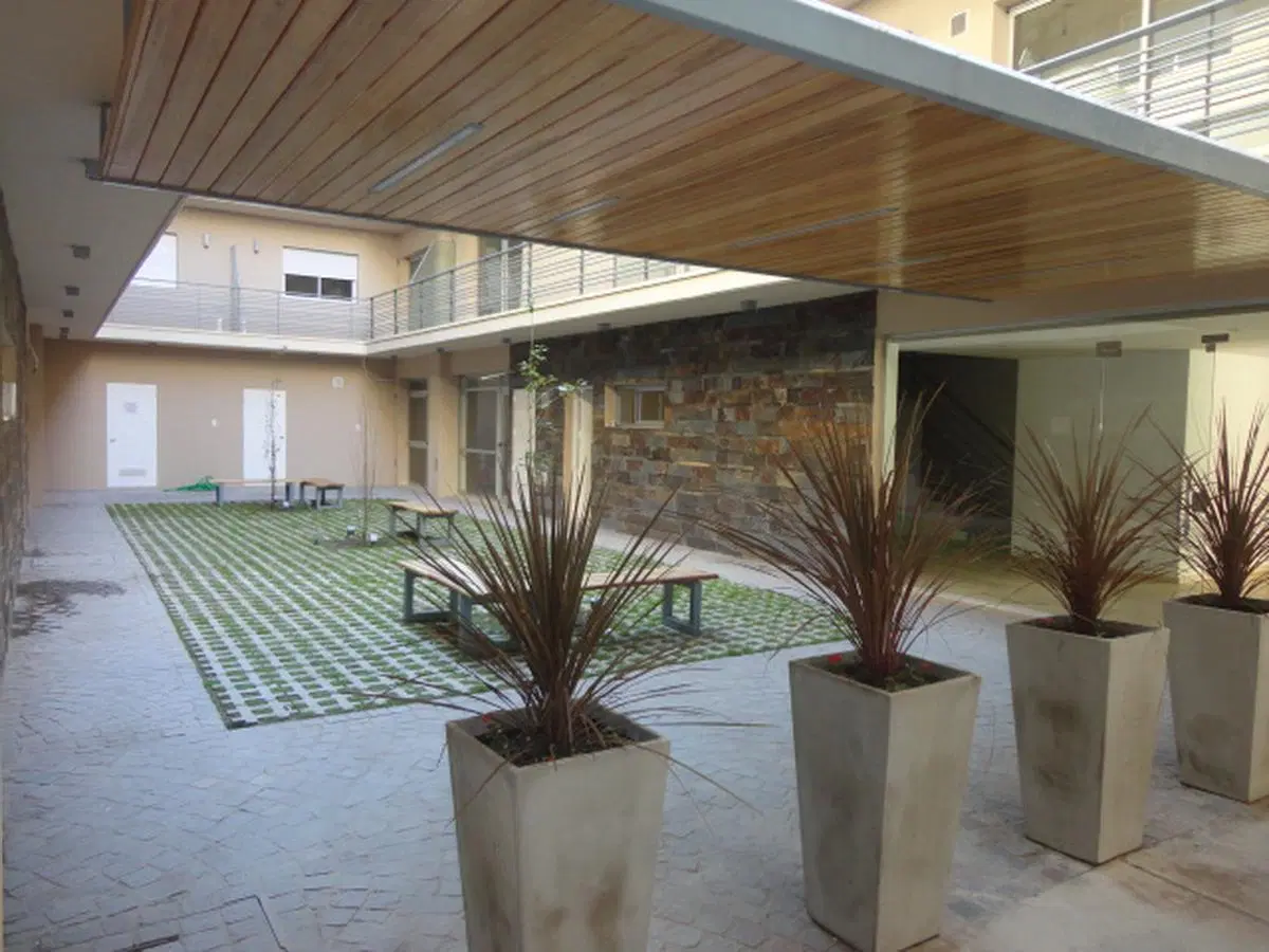 Excelente departamento de 2 ambientes al frente.- Banfield Este 2