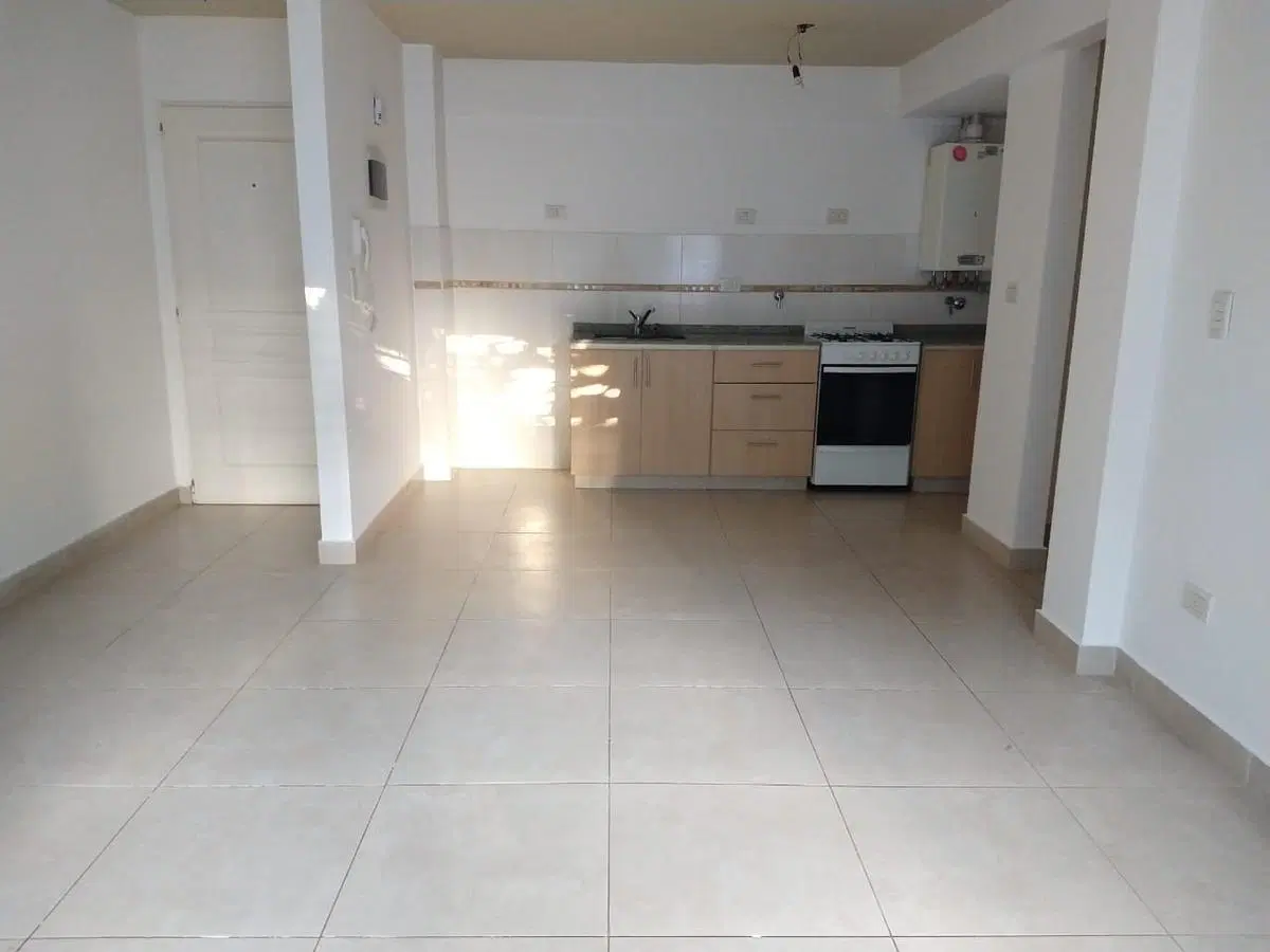 Excelente departamento de 2 ambientes al frente.- Banfield Este 5
