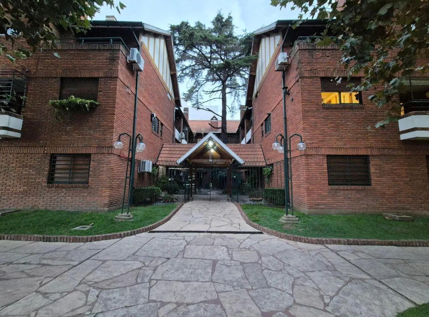 Alquiler Departamento 2 ambientes en PB en centro de Banfield Este 5