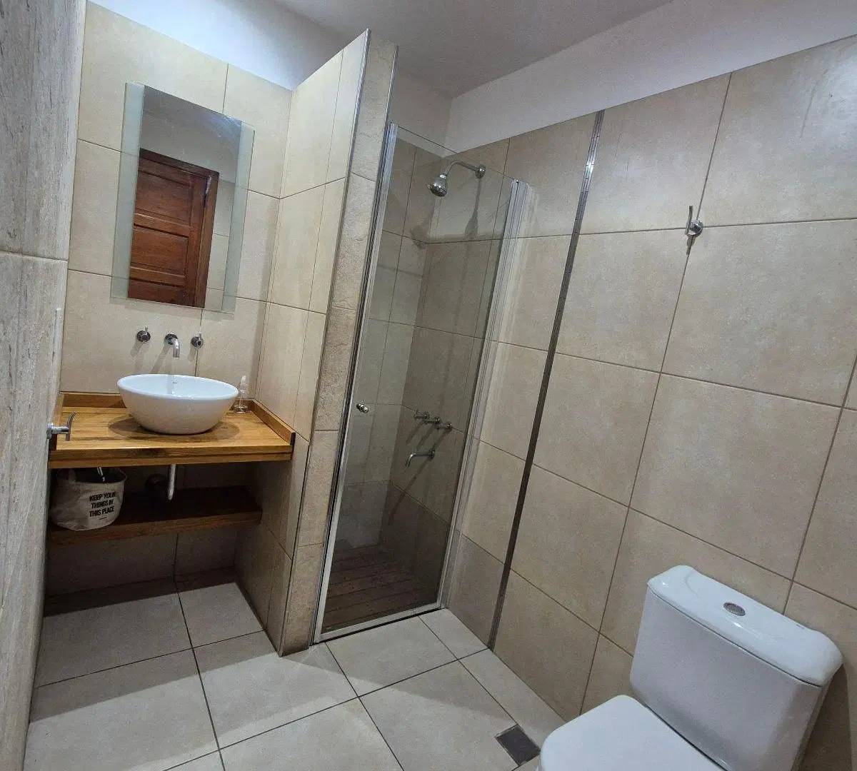 Hermosa Casa en Alquiler con 3 dormitorios y cochera en Banfield Este 5
