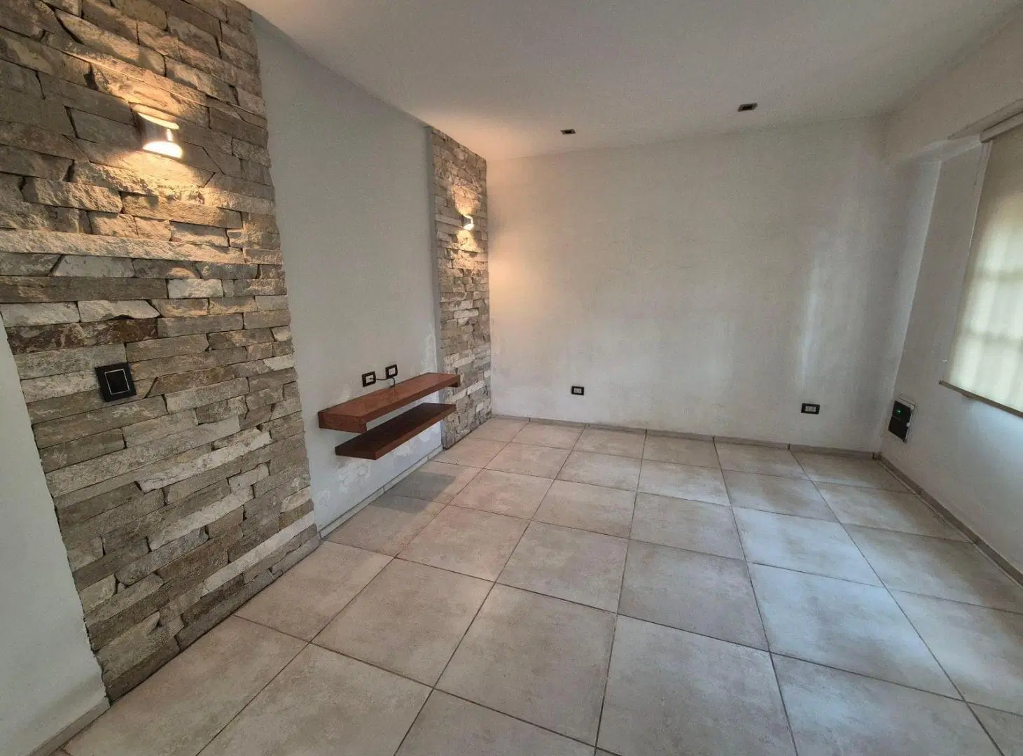 Hermosa Casa en Alquiler con 3 dormitorios y cochera en Banfield Este 4