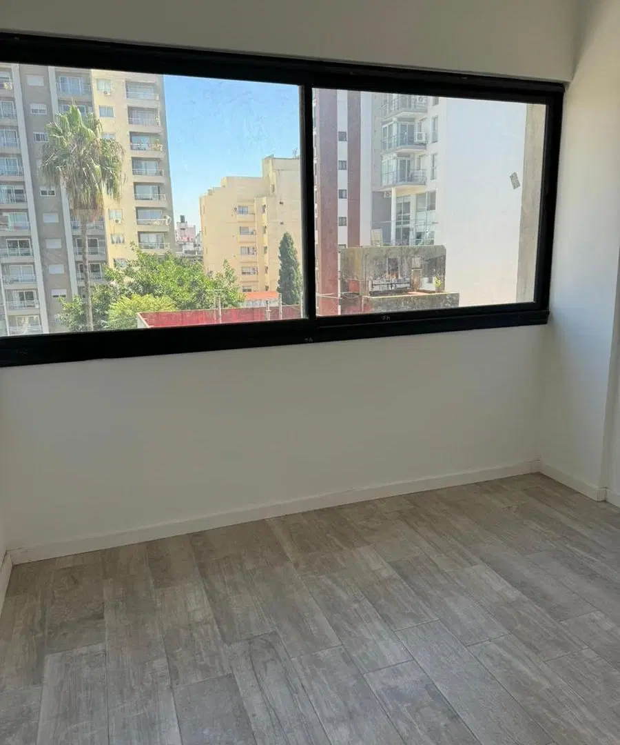 Departamento en Banfield Este 3
