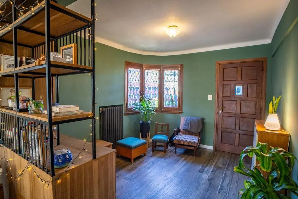 Casa estilo colonial sobre Larroque al 700 2