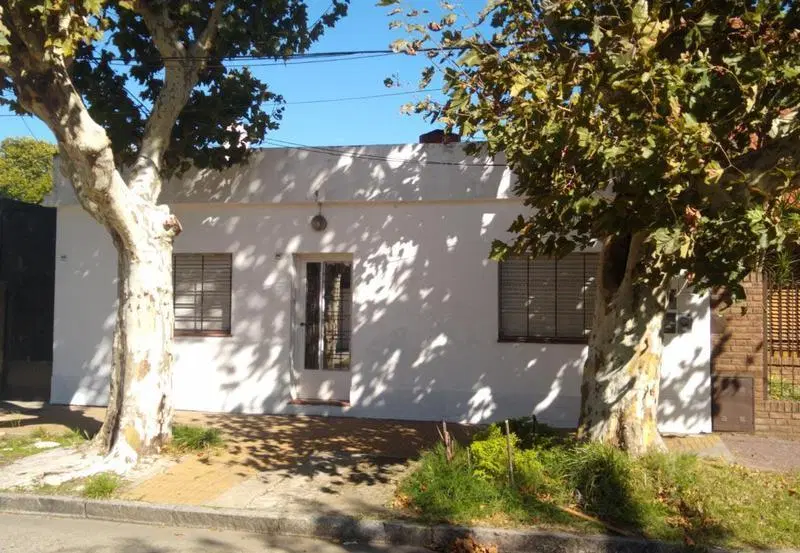 PH al FTE de 2 dormitorios con patio y parrilla. L. de Zamora E. 5