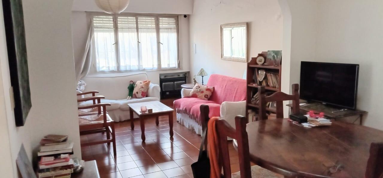 Foto de Excelente Casa de 4 ambientes con cochera y parque en Banfield Este, imagen 4