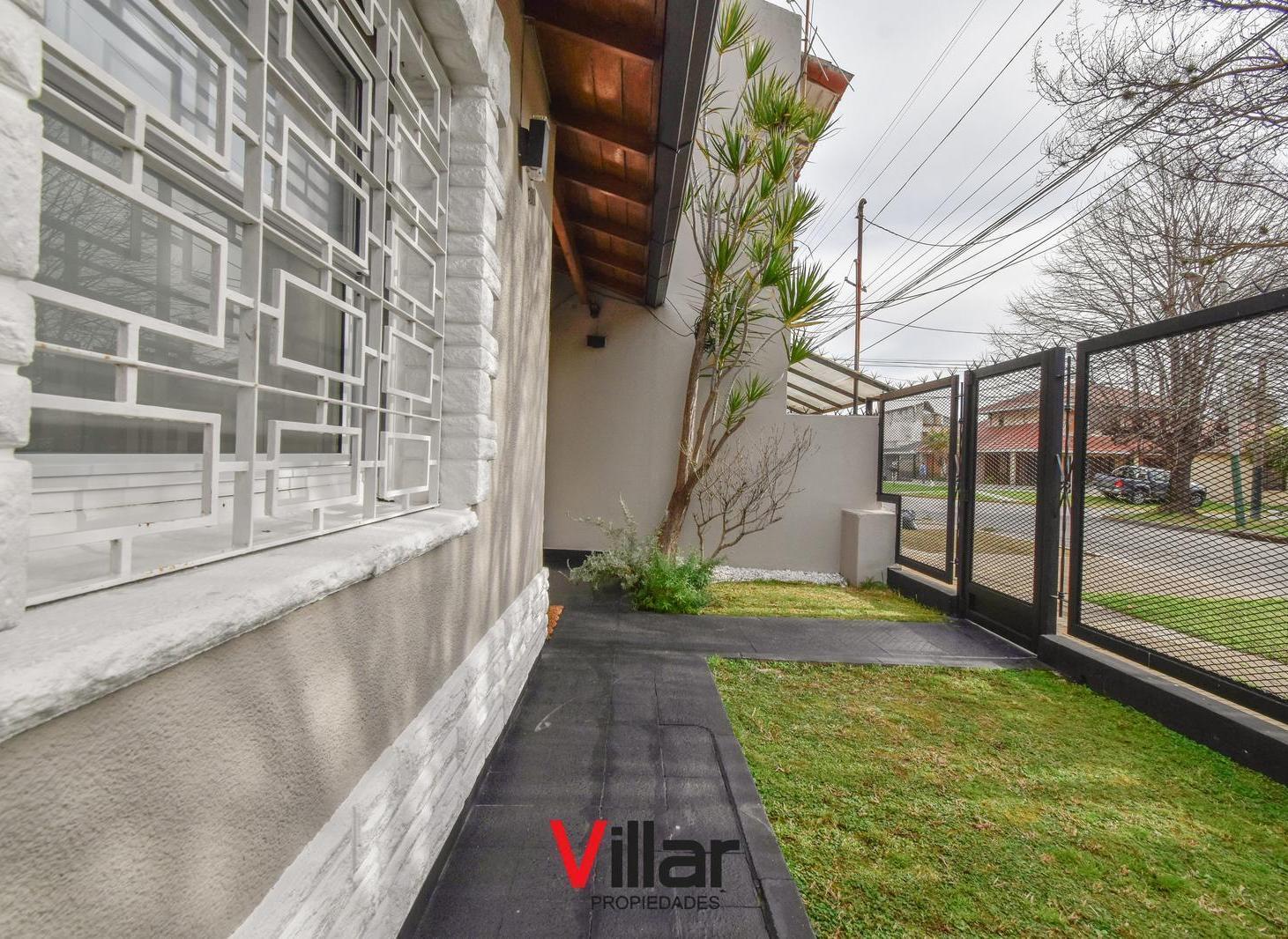Foto de Chalet de 3 Ambientes Reciclado con Jardín y Piscina en Banfield Este, imagen 2