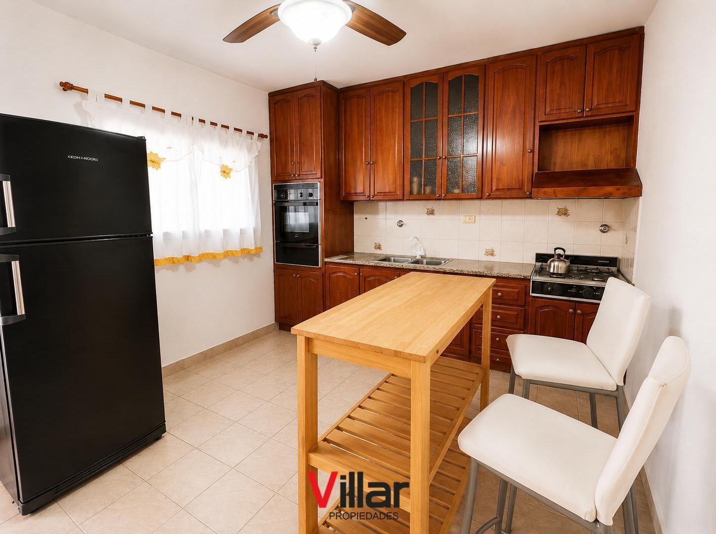 Foto de Chalet de 4 ambientes con cochera cubierta y fondo libre en Villa, imagen 5