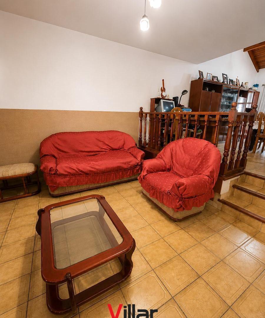 Foto de Chalet de 4 ambientes con Cochera y Gran Parque en Banfield Oeste, imagen 1