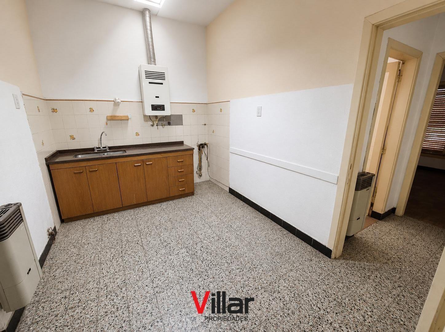 Foto de Casa De 4 Ambientes Con Cochera, Parque Y Pileta – Banfield Este, imagen 3