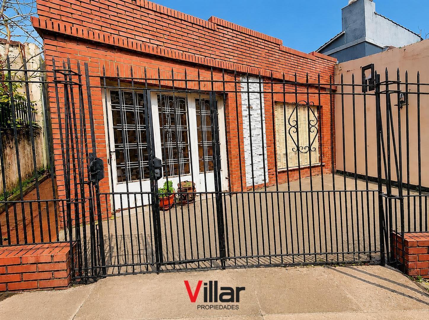 Foto de Casa De 4 Ambientes Con Cochera, Parque Y Pileta – Banfield Este, imagen 1