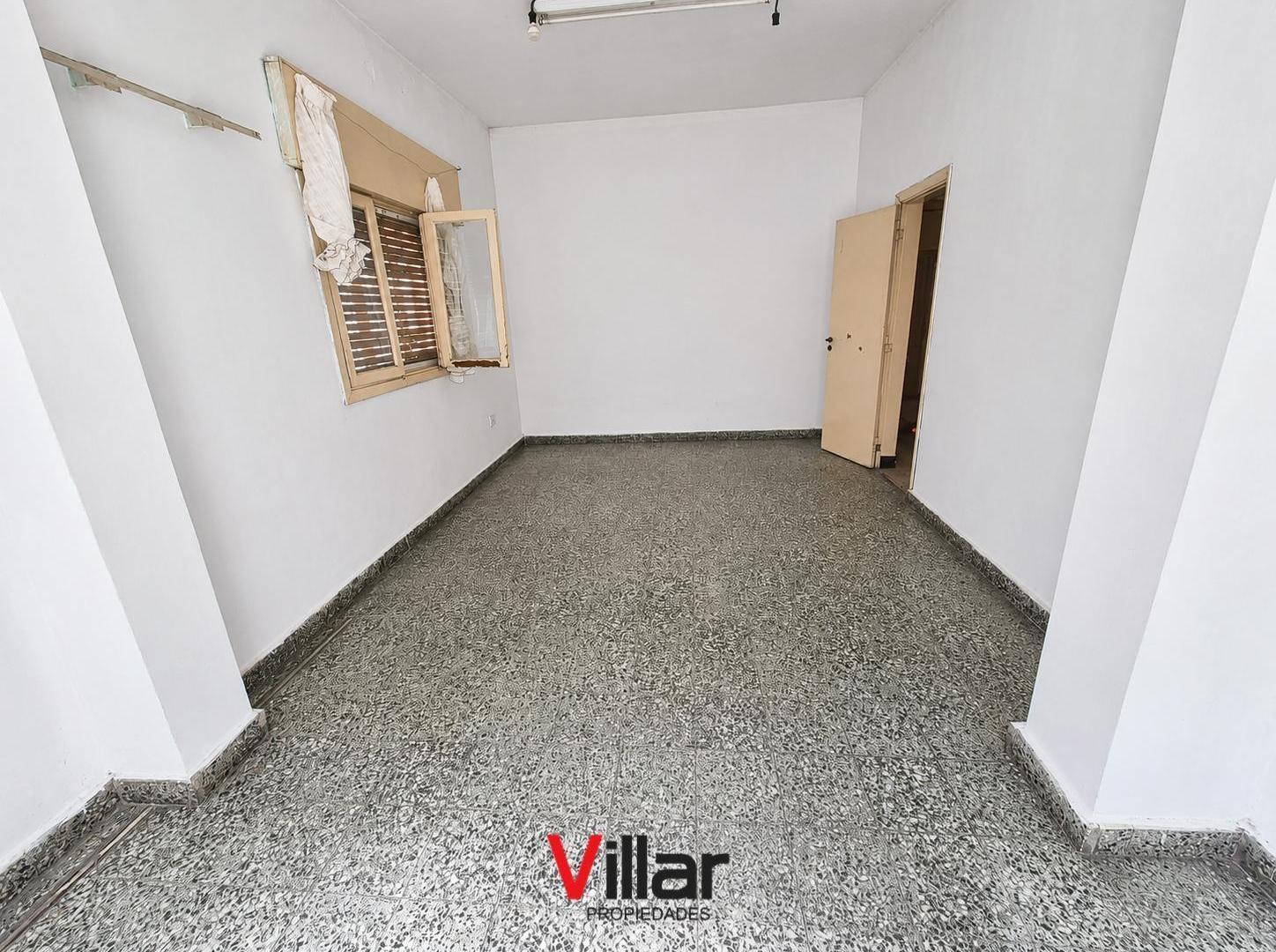 Foto de Casa De 4 Ambientes Con Cochera, Parque Y Pileta – Banfield Este, imagen 2