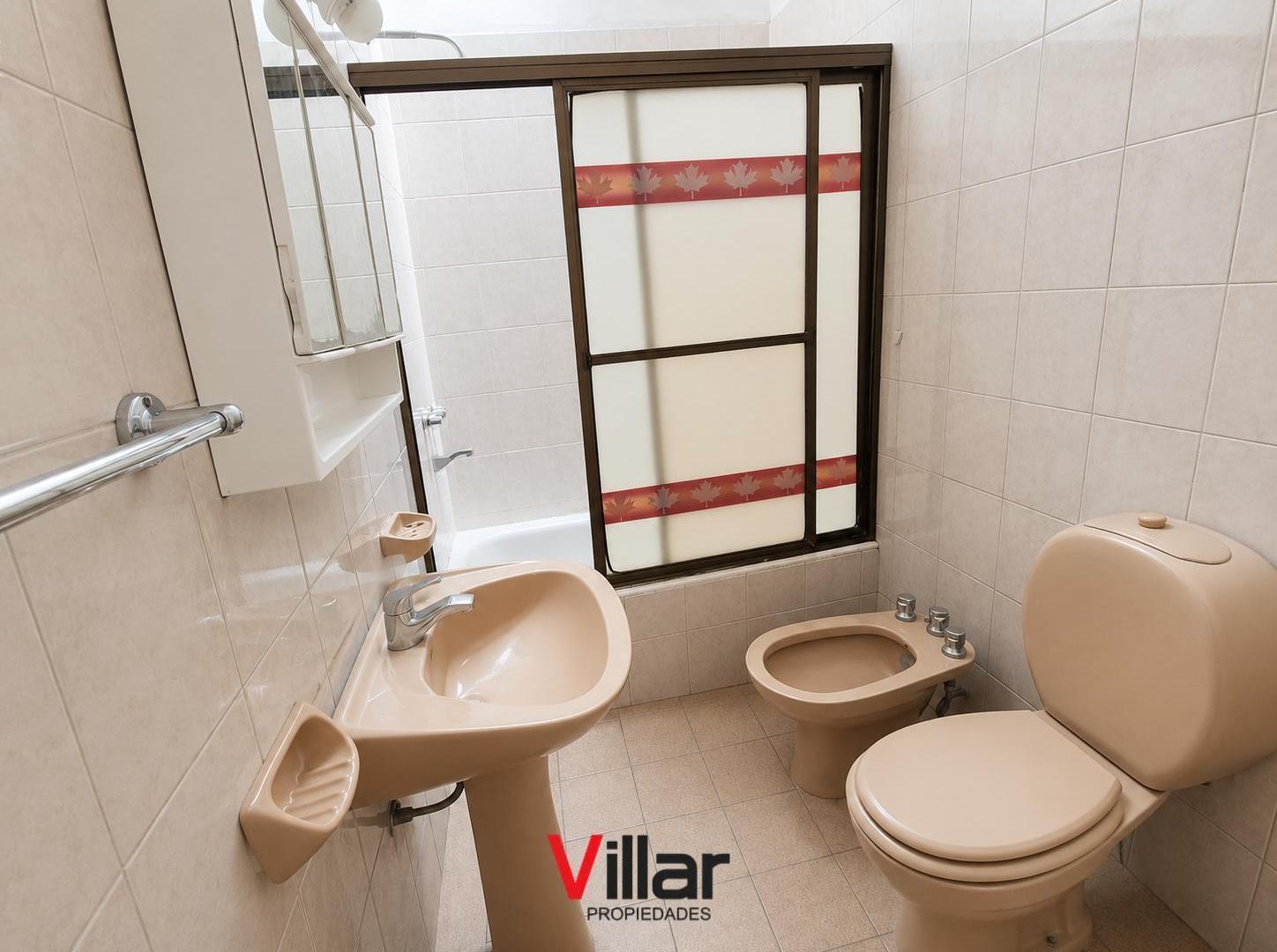 Foto de Casa De 4 Ambientes Con Cochera, Parque Y Pileta – Banfield Este, imagen 5