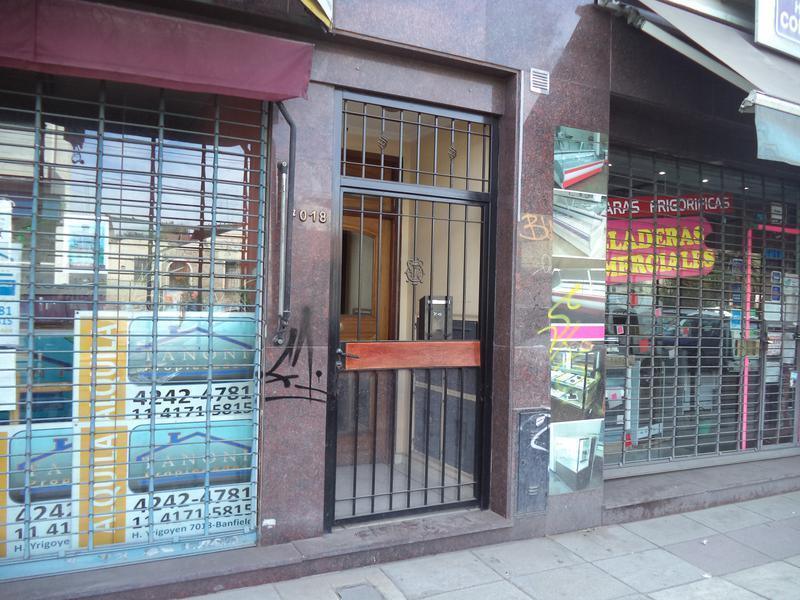 Foto de Dpto 4 AMB en Primer Piso Gran terraza propia. APTO CRÉDITO.- Banfield, imagen 1