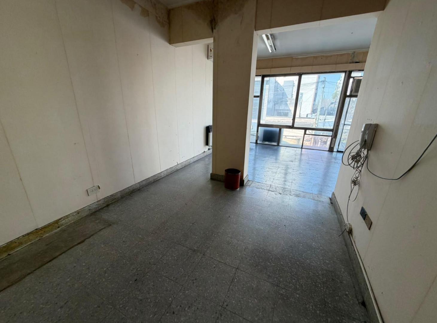 Foto de DOS Oficinas en Alquiler en Maipu y Belgrano, Banfield Este., imagen 3