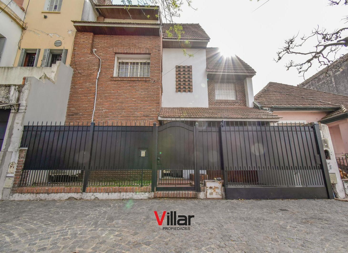 Foto de Casa De 5 Ambientes En Dos Plantas Con Cochera, Parque Y Quincho, imagen 2