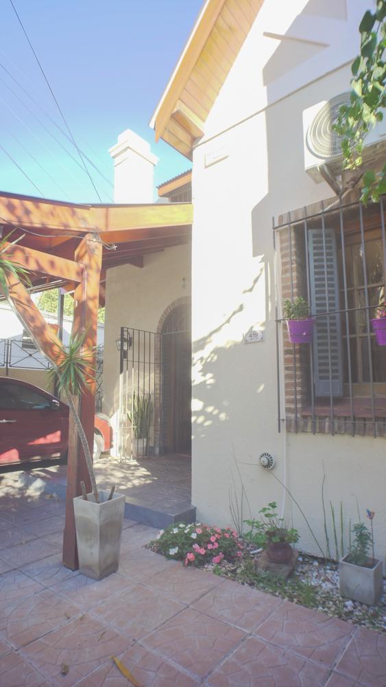 Foto de Chalet estilo inglés de 3 dorm. Banfield Este., imagen 1