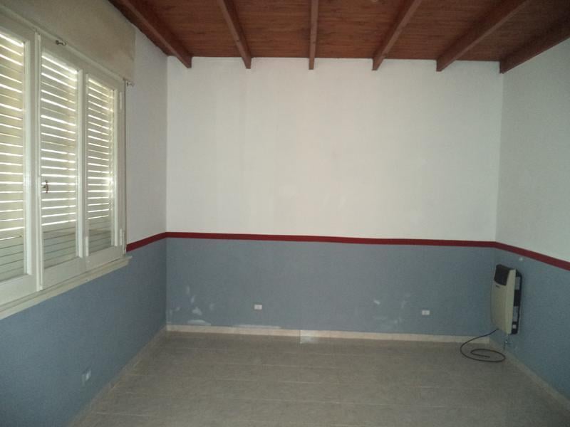Foto de Dpto. interno en PH de 2 ambientes con patio. Banfield E., imagen 1