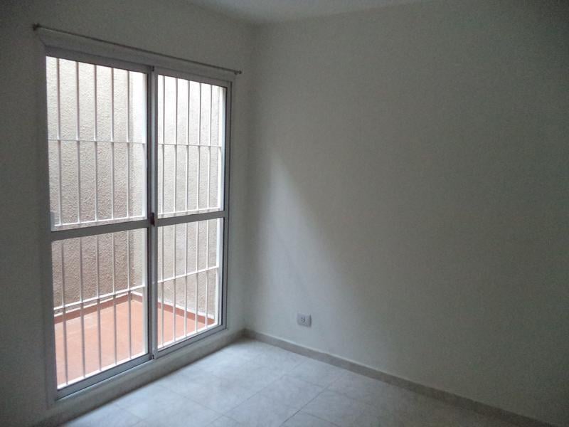 Foto de Dpto. interno en PH de 2 ambientes con patio. Banfield E., imagen 4