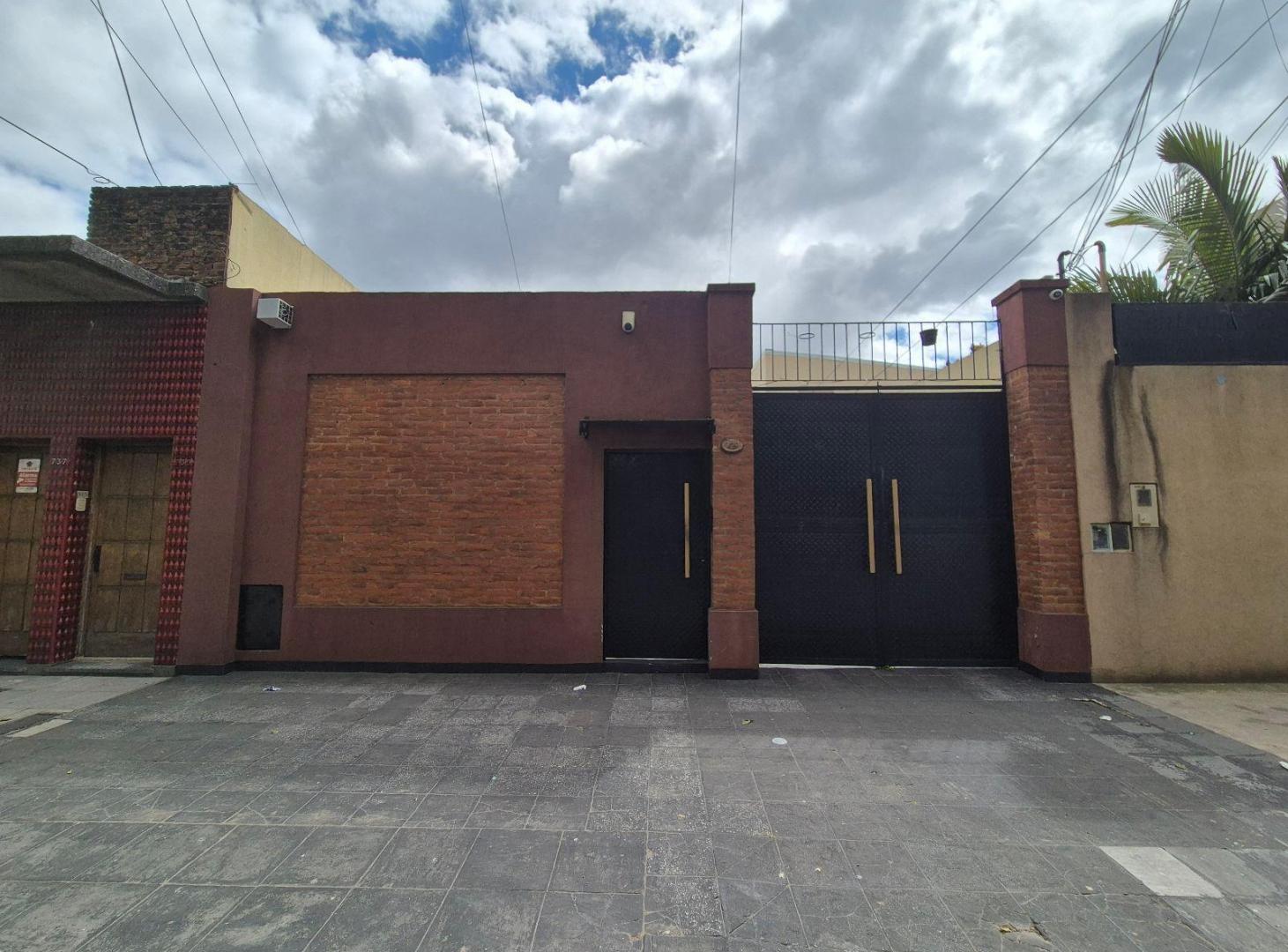 Foto de Casa 5 ambientes con cochera en Remedios De Escalada, imagen 1