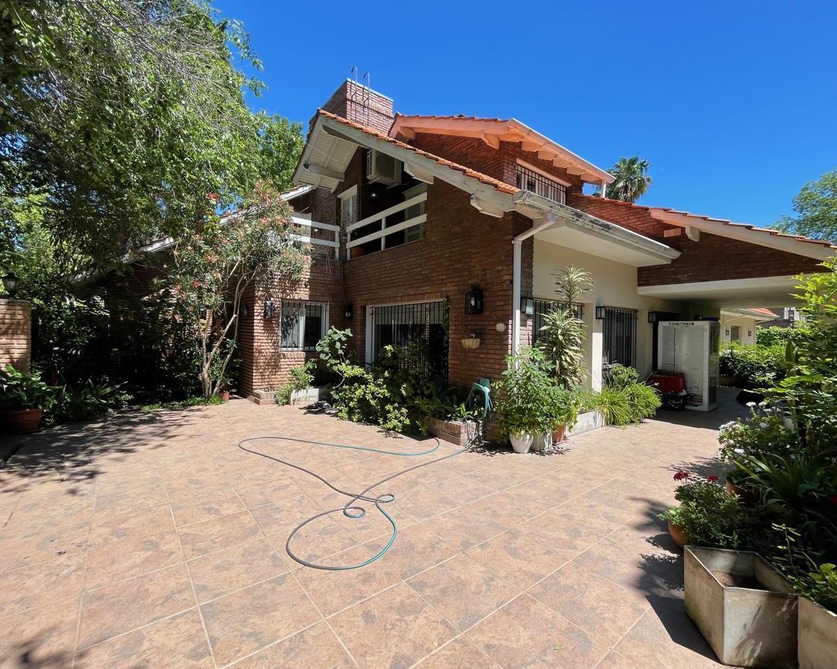 Venta Casa en La Horqueta 7 Dorm. 3