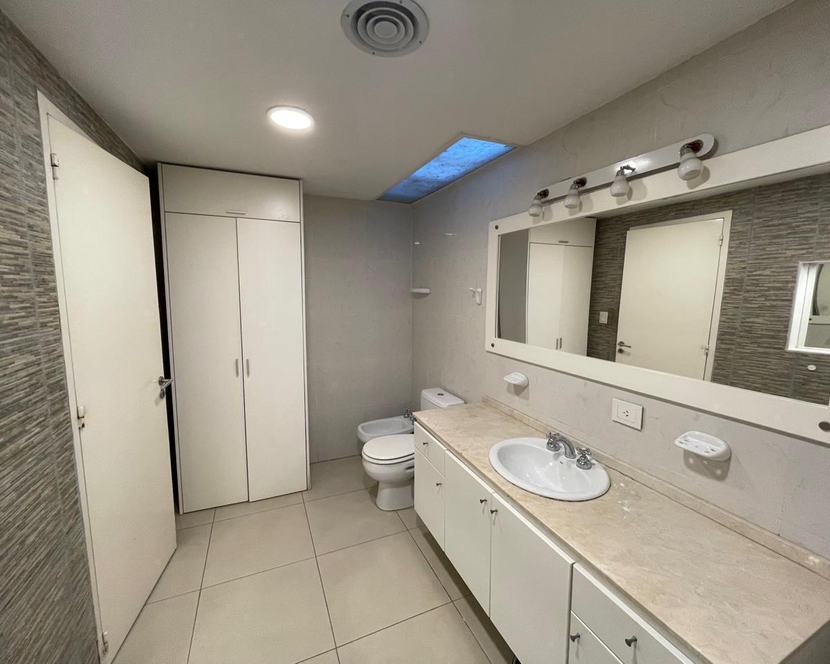 Venta Casa en La Horqueta 7 Dorm. 2