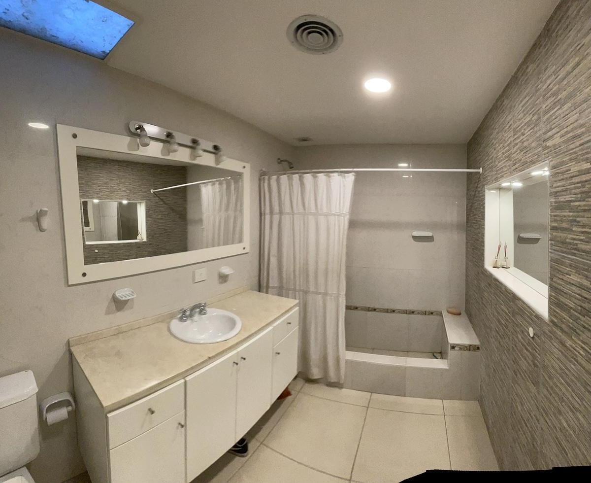 Venta Casa en La Horqueta 7 Dorm. 1