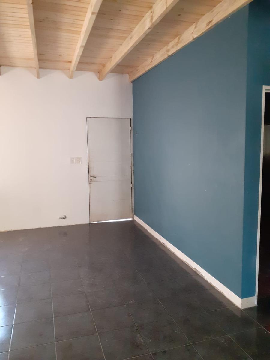 Venta de Casa en Block con Posibilidades 3