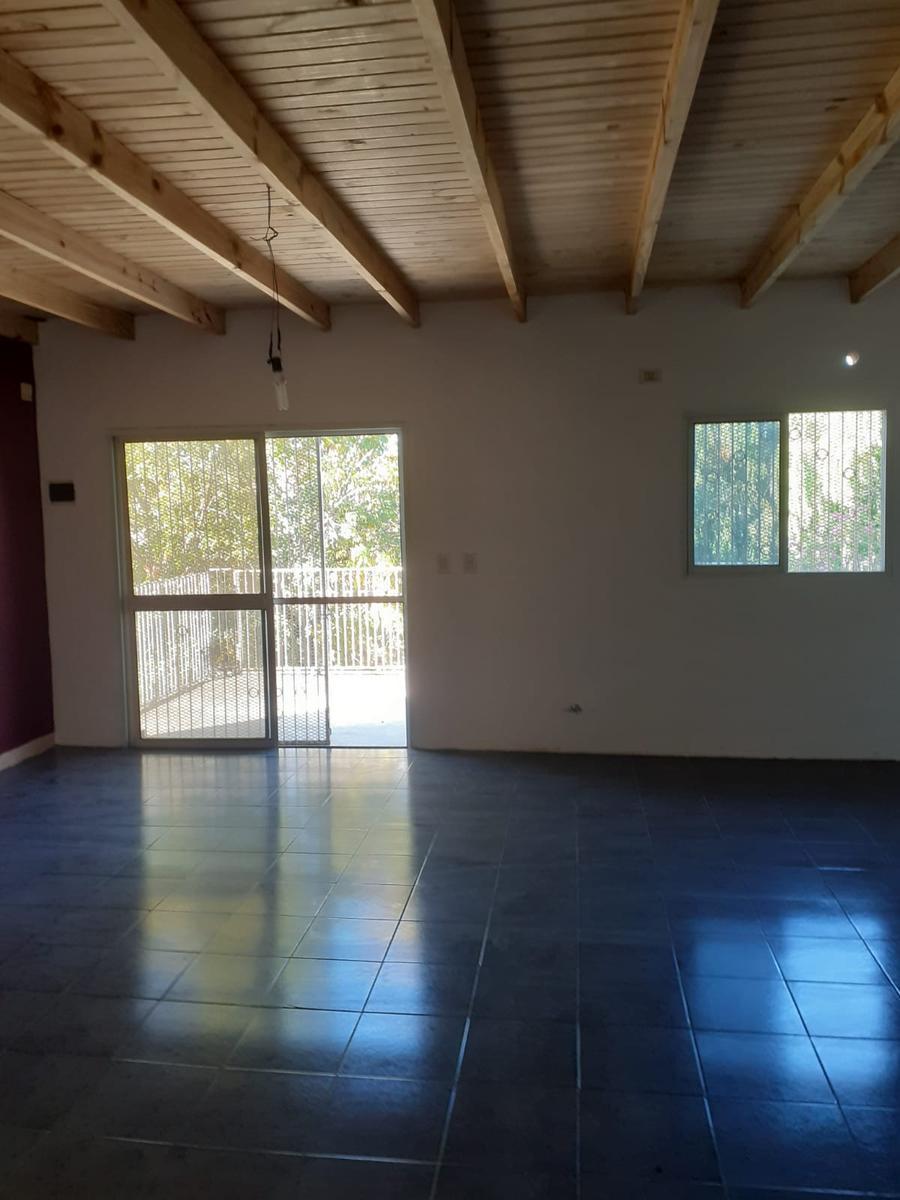 Venta de Casa en Block con Posibilidades 4