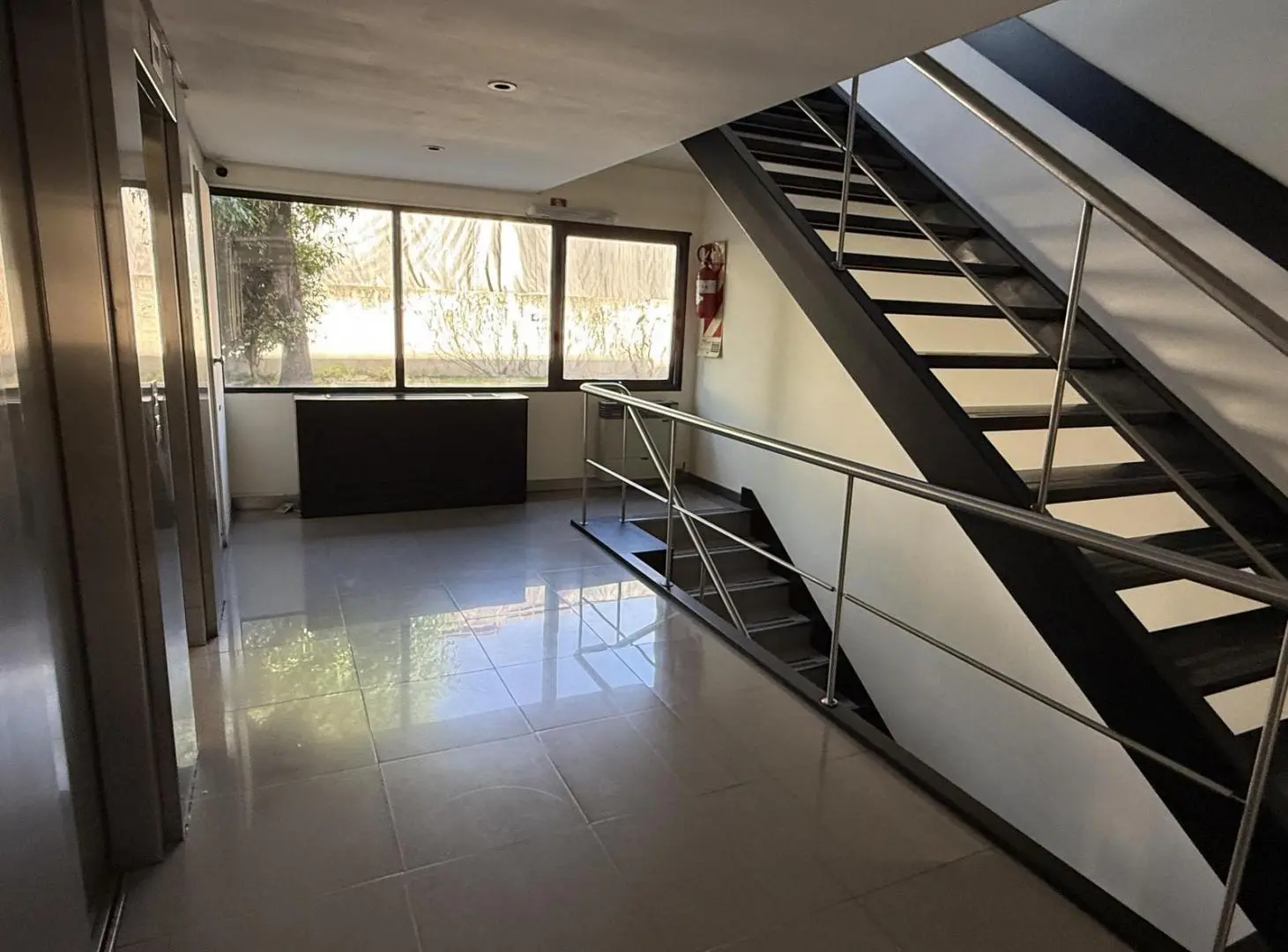 Oficina en venta y alquiler en Las Lomas-San Isidro 4