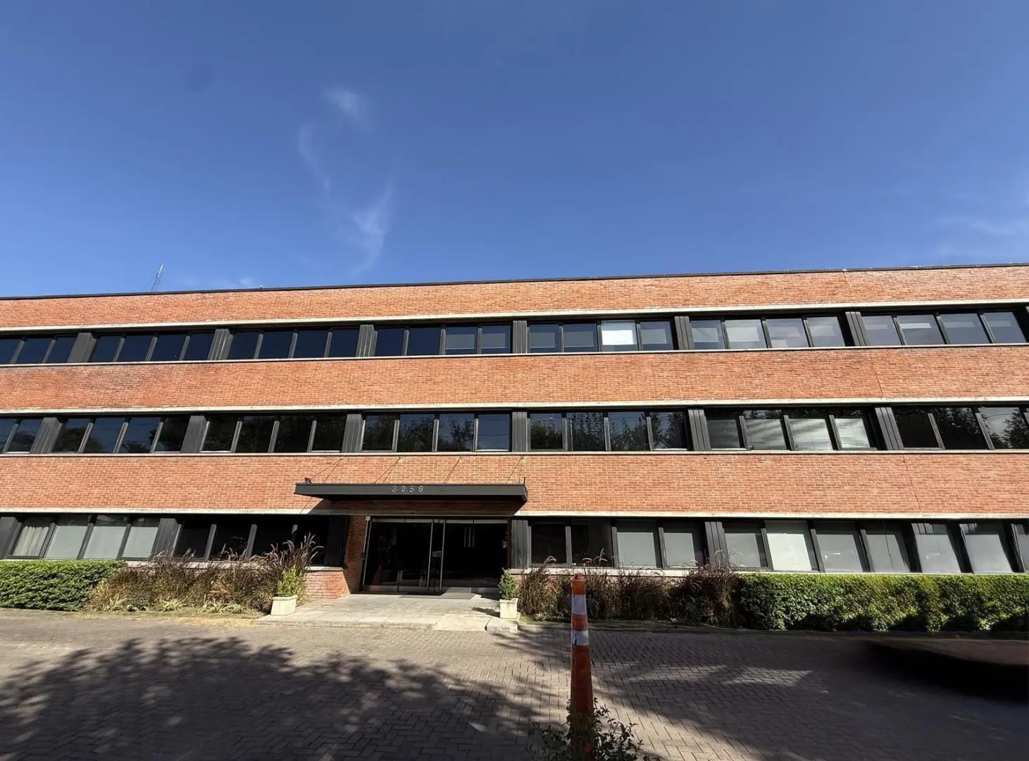 Oficina en venta y alquiler en Las Lomas-San Isidro 3