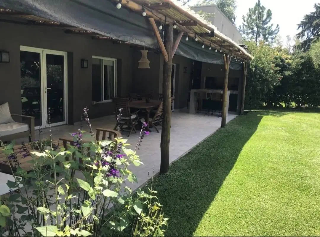 Casa en venta/alquiler B Cerrado Sausalito Pilar 3 dorm APTO CREDITO 4