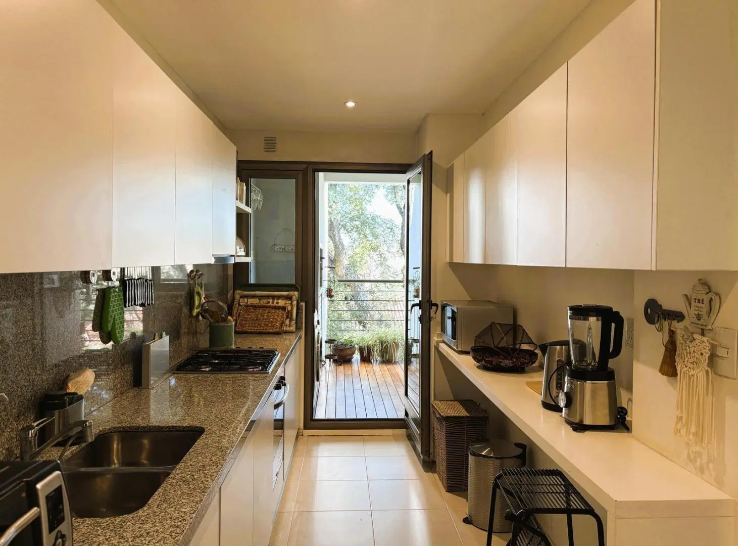 Venta Departamento 3 ambientes en Arboris San Isidro con gran balcón y vista arbolada 2