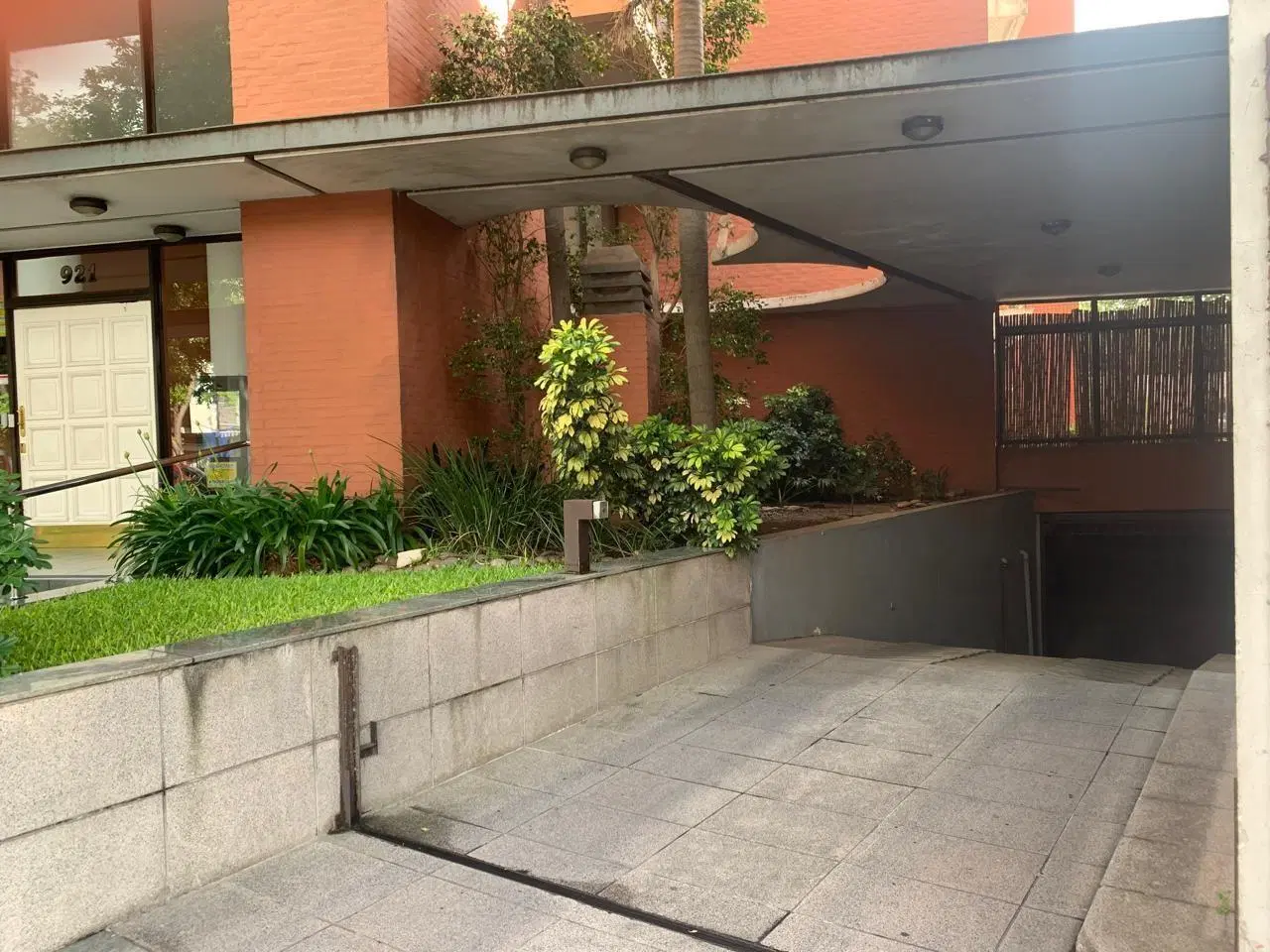 Venta Cochera en San Isidro cubierta 3
