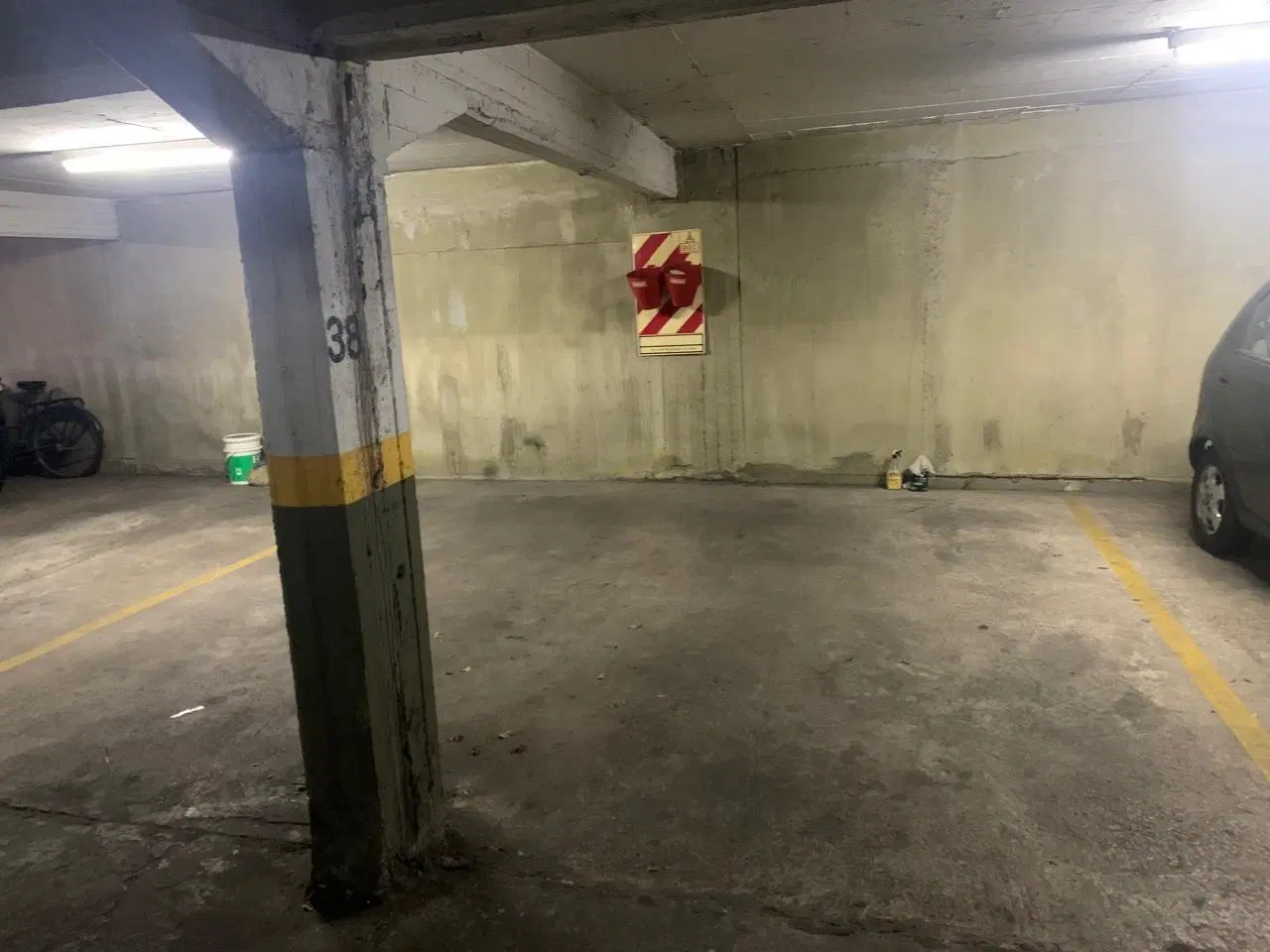Venta Cochera en San Isidro cubierta 4